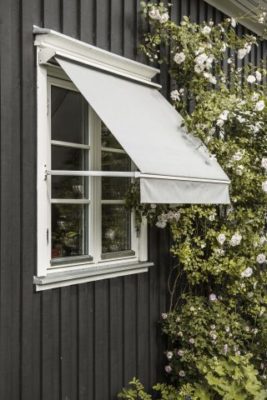 Det är enkelt att själv byta tyg i sin markis. Bild från Sandatex Fönstermarkis